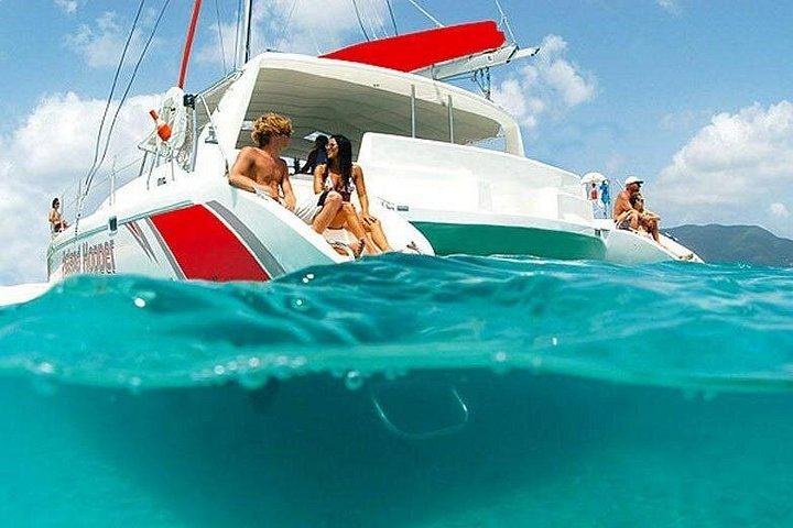 Supplier photograph for Catamaran Experience to Ile aux cerf: incl: Parasailing, Lunch, GRSE & Transfer