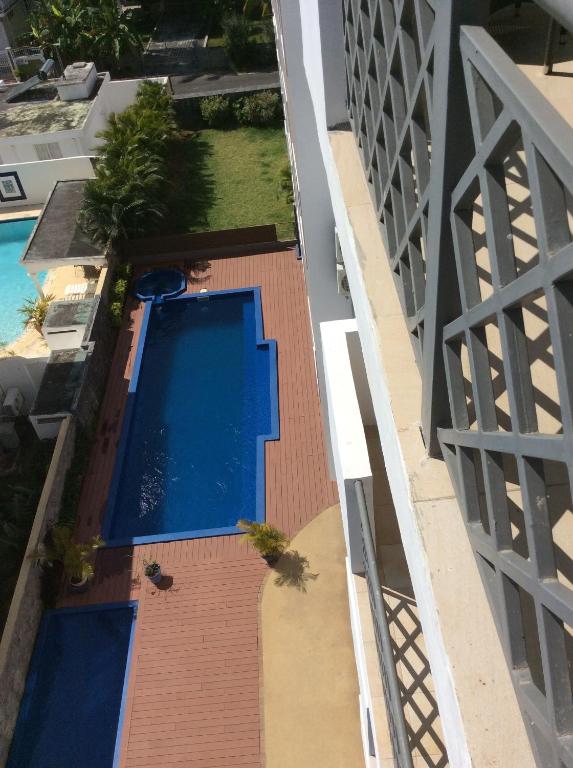 Outdoor pool between the apartment buildings at Fortuna Beach in Flic en Flac