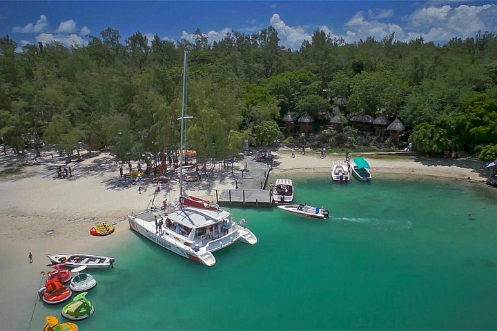 Supplier photograph for Full-Day Catamaran Cruise to Île aux Cerfs with BBQ Lunch