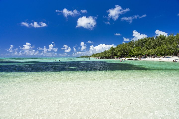 Supplier photograph for Full-Day East Coast Lagoon & Île aux Cerfs Speedboat Experience