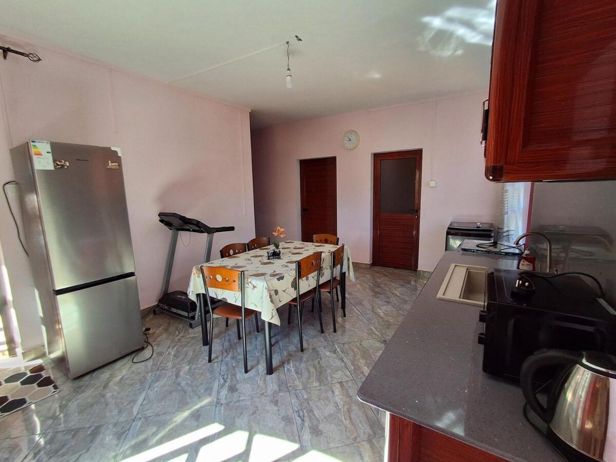 Lotus Apartment Roches Noires in Poste Lafayette & Roches Noires, Mauritius