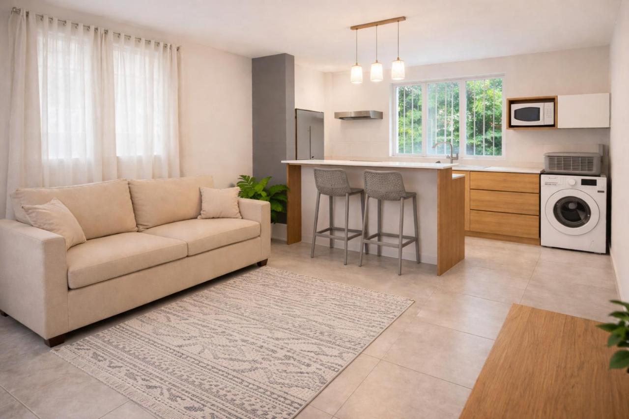 Lovely Apartment Opposite Pereybere Beach in Pereybère, Mauritius