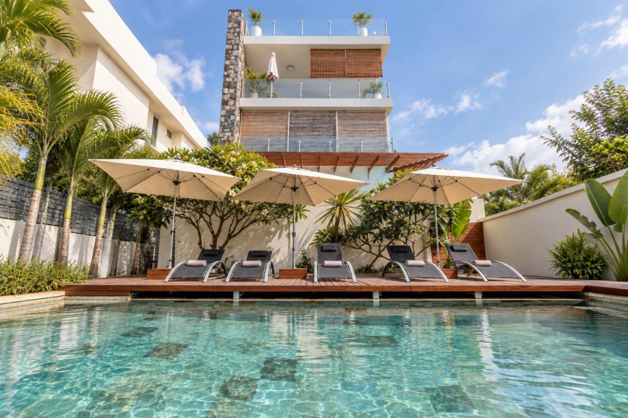 Luxury 2 Bedroom Apartment with Shared Pool 2 Mins to Pereybere Beach in Pereybère, Mauritius
