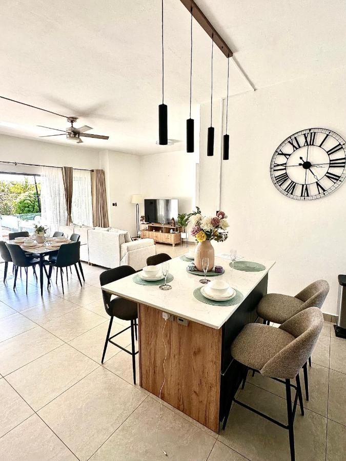 Luxury 3BR Apartment 2 Min Pereybere Beach & Pool in Pereybère, Mauritius