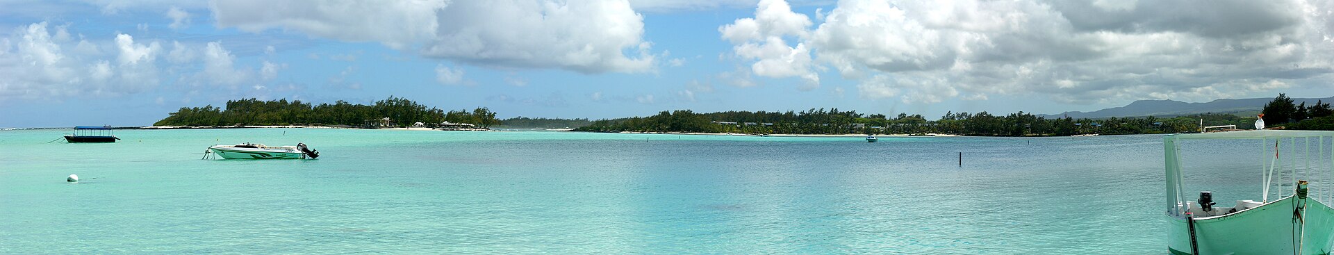 The turquoise lagoon at Blue Bay
